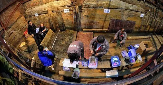 Seeing the 'miracle medicine' hidden in the water tomb, as soon as it was opened, the expert's face changed immediately!