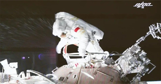 Shenzhou-13 astronaut completes 2nd spacewalk