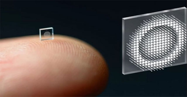 Small camera with a grain of salt takes super sharp color photos