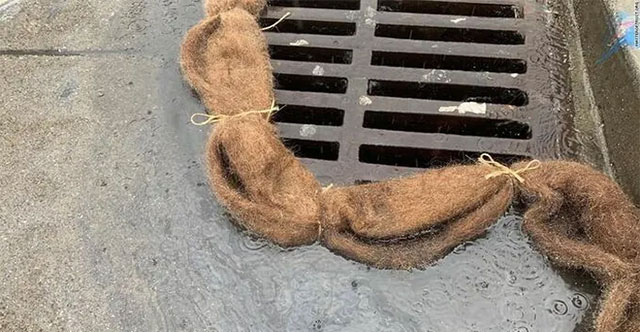 Solution to prevent oil pollution with human hair