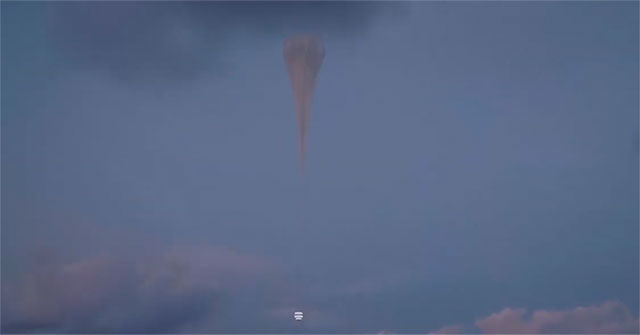 Solution using balloons to pull spacecraft up to 30,000m