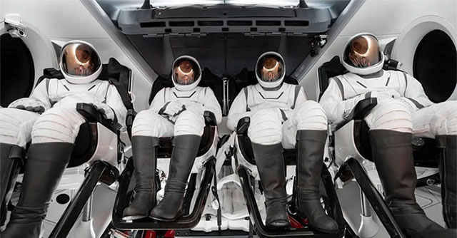 SpaceX announced a new spacesuit, different from NASA's, Roscosmos?