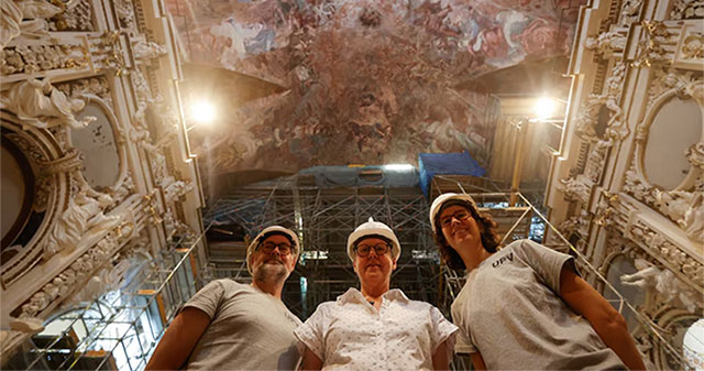 Spanish mother and daughter experts 'train' bacteria to restore paintings