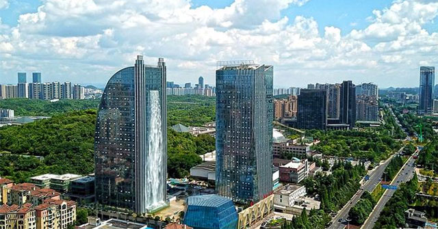 Spectacular artificial waterfall in the heart of a city in China