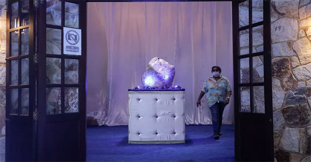 Sri Lanka found a 'huge' sapphire stone weighing more than 300kg