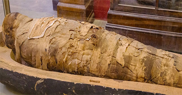 Stone woven into cloth: From mummy's shroud to powerful weapons