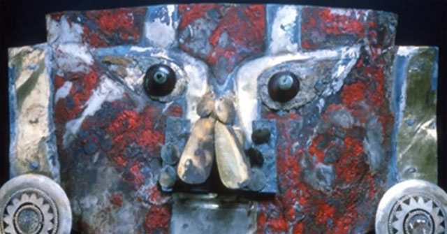 Strange blood stains on the 1,000-year-old gold mask