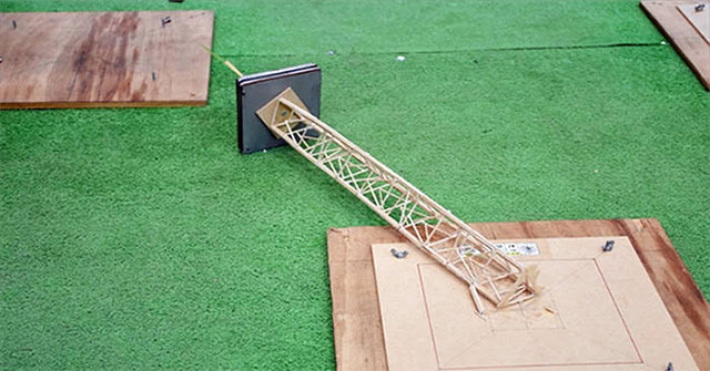 Strange earthquake-proof tower with toothpicks in Japan