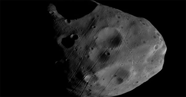 Strange structure below Mars' moon Phobos