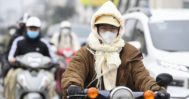 Strong cold air is sweeping down to the North