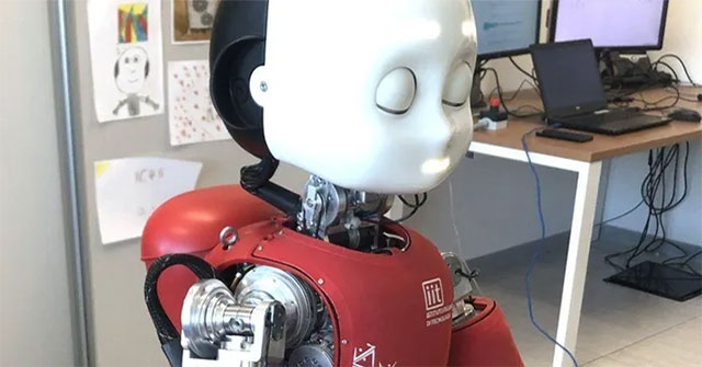 Teaching a Robot to Blink Could Get the World's Attention