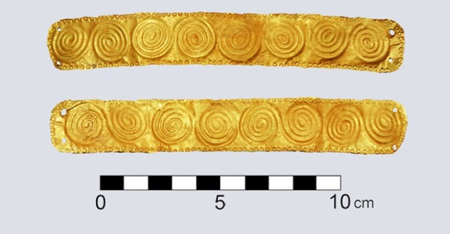 The 3,300-year-old tomb is filled with gold jewelry and precious stones