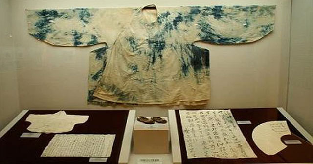 The 450-year-old mummy is clutching an old and dilapidated letter, the content inside makes posterity dumbfounded