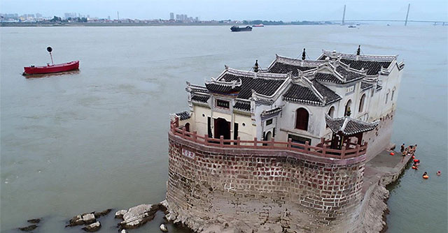 The 700-year-old ancient temple on the Yangtze River, still solid through many natural disasters