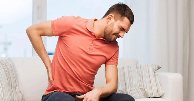 The amount of water to drink each day to prevent urinary stones