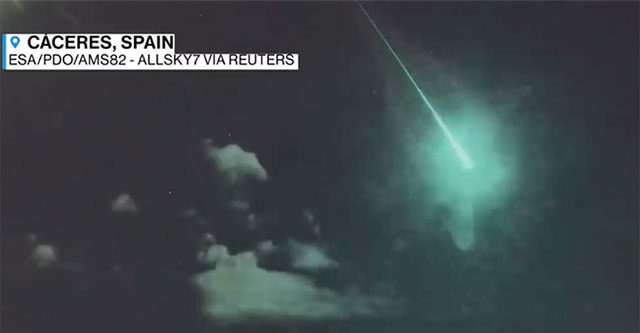 The blue fireball made the Spanish sky as bright as day