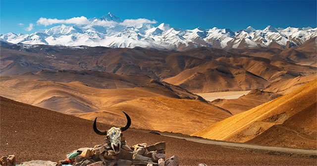 The Earth is shifting, Tibet shows signs of being torn in two