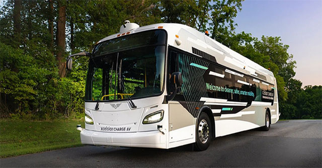The first heavy-duty self-driving bus in North America