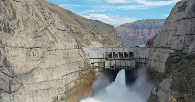 The hydroelectric dam is one and a half times taller than the Three Gorges Dam coming into operation