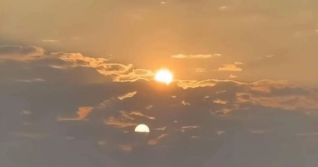 The image of '2 suns' appeared in the sky of Hanoi