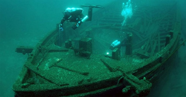 The lake can hold up to 2,500 shipwrecks