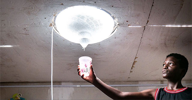 The lamp distills seawater, recharges with salt and solar energy of the architecture student