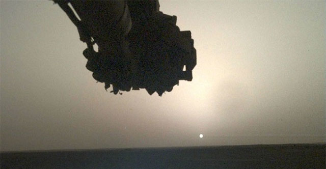 The lander takes pictures of the sunrise on Mars