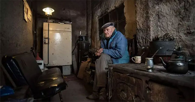 'The loneliest person in the world' lived alone for 25 years in a 'ghost town'