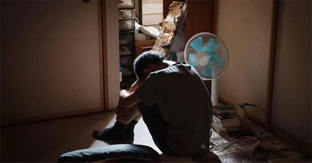 The mole effect: Staying at home too long will make you stupid!