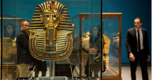 The mysteries behind King Tut .'s golden mask