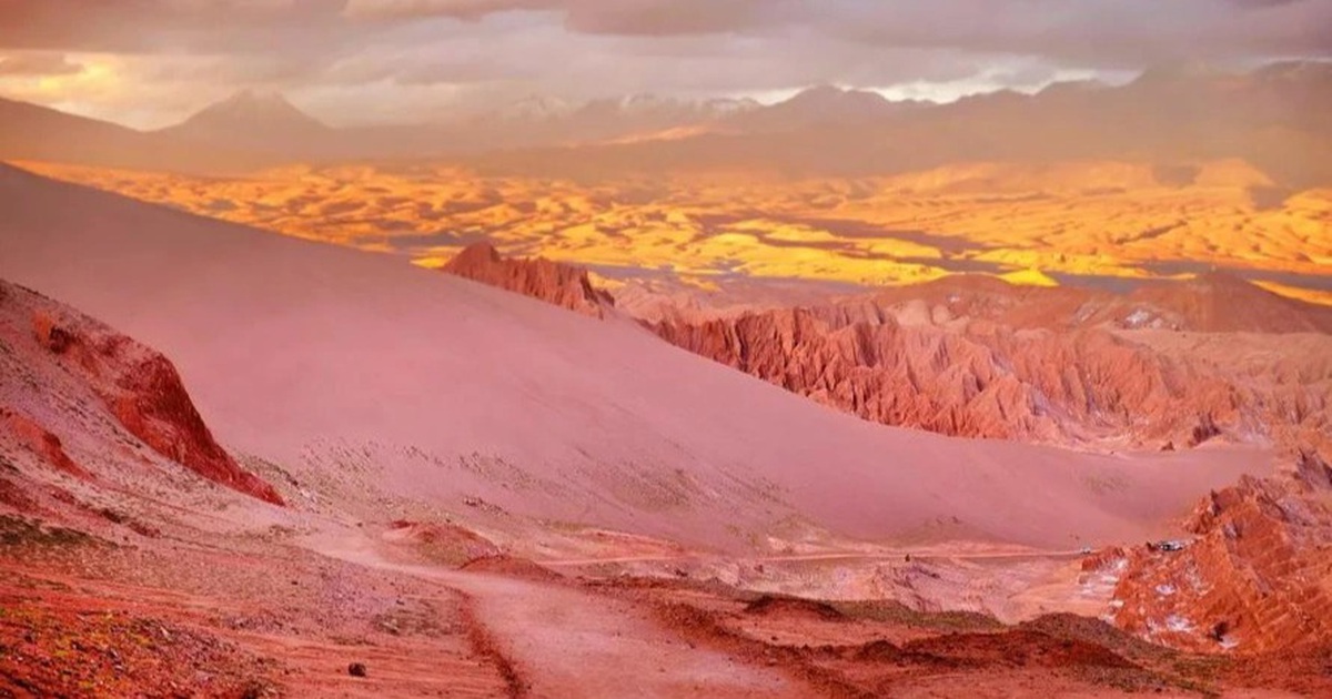 The mysterious origin of twisted glass in Chile