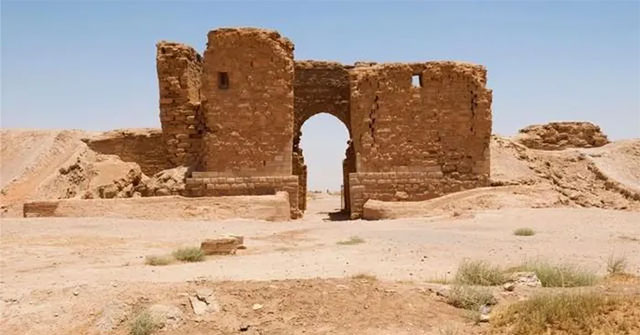 The mysterious 'reflective city' forgotten in the middle of the Iraqi desert