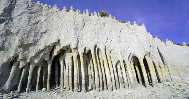 The mystery of a series of stone columns formed hundreds of thousands of years ago