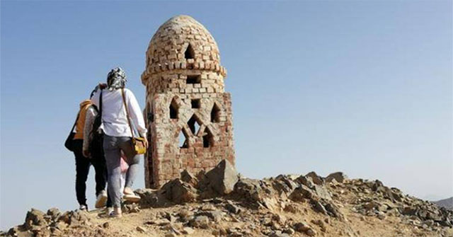 The mystery of brick houses with many holes in the desert: Knowing the effect will surprise everyone!