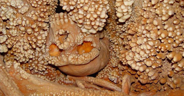 The mystery of the fossil man in the mine: different species, 130,000 years old