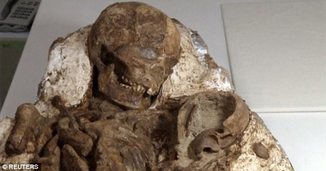 The mystery of the mother's skeleton was found still carrying the baby after 4800 years