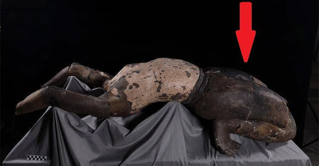 The mystery of the statue lying on its back, hands on the ground in the tomb of Qin Shi Huang