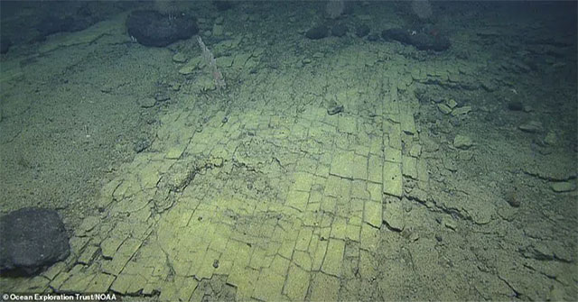 The mystery of the yellow brick road on the bottom of the Pacific Ocean