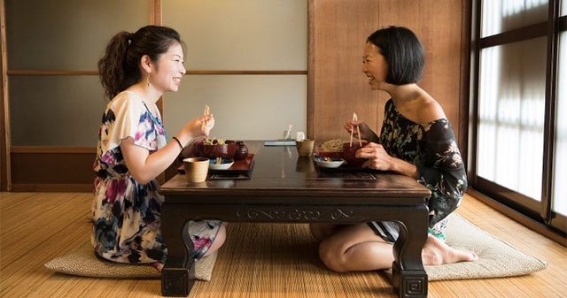 The simple movement of sitting while eating helps Japanese people live longer, it can be done anywhere