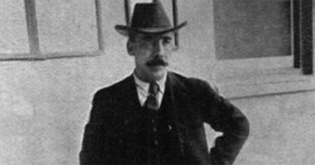 The story of the last survivor on Titanic: Drinking for fun when the ship sank, escaping like an action movie