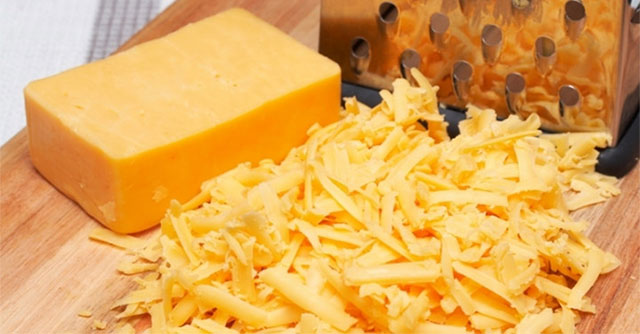 The surprising truth about the turmeric yellow color of cheese