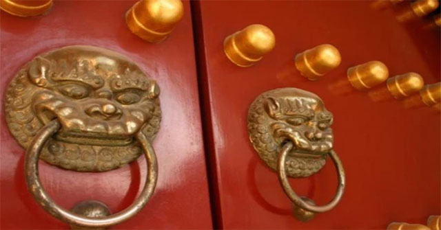 The 'treasure' on the Forbidden City gate has money that cannot be changed: No one touches it for posterity!
