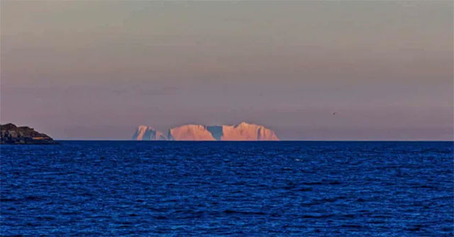 The unusually floating 'ghost iceberg' photo attracts attention