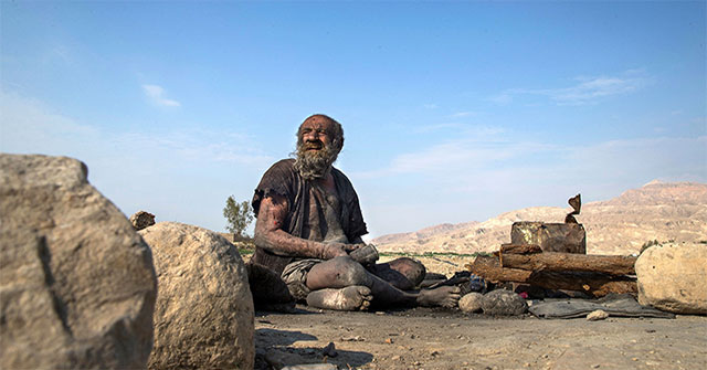 The world's dirtiest man died a few months after taking a shower.
