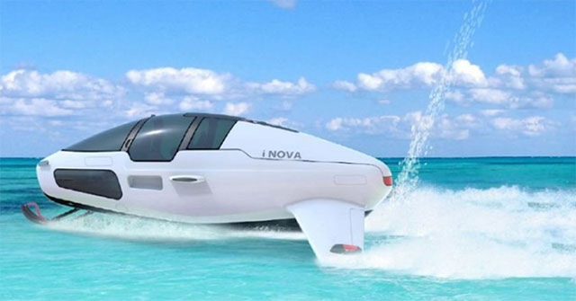 The world's first submersible hydrofoil