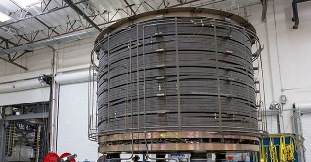 The world's largest magnet can lift an aircraft carrier