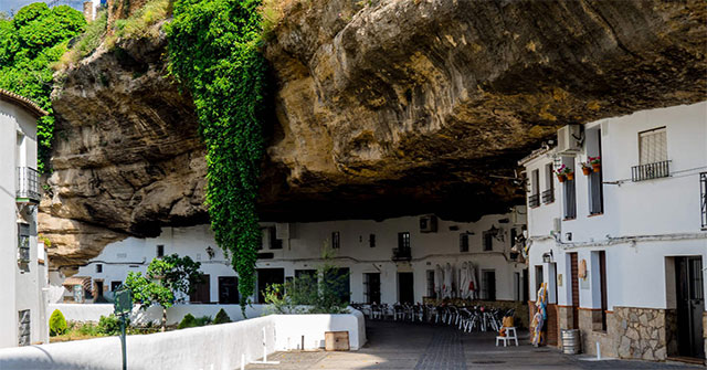 Top 6 weirdest towns in the world: A place to live but not die, a place tucked under a rock