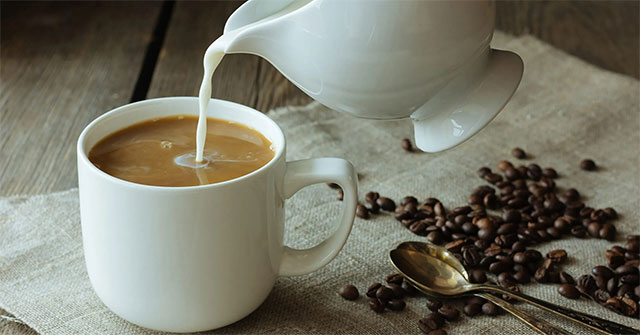 Top 9 ways to prevent yellow teeth when drinking coffee
