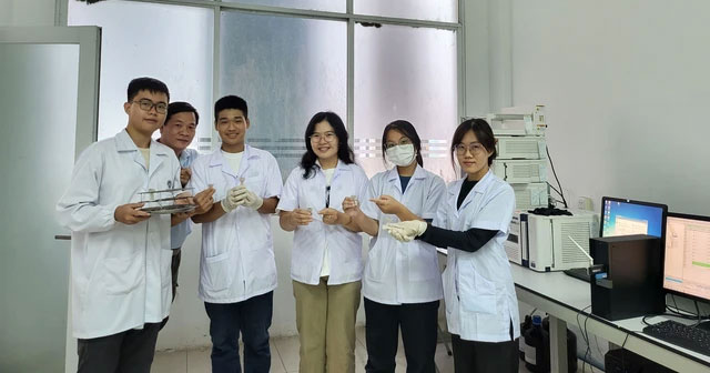 Turn coffee grounds, sugarcane bagasse into... plant pots, chess sets