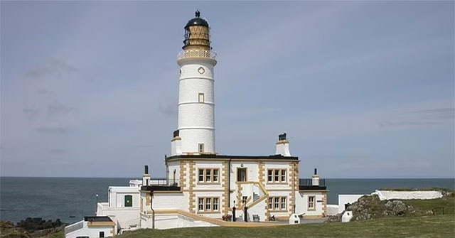 Unexpected discovery of mysterious message hidden in ancient lighthouse